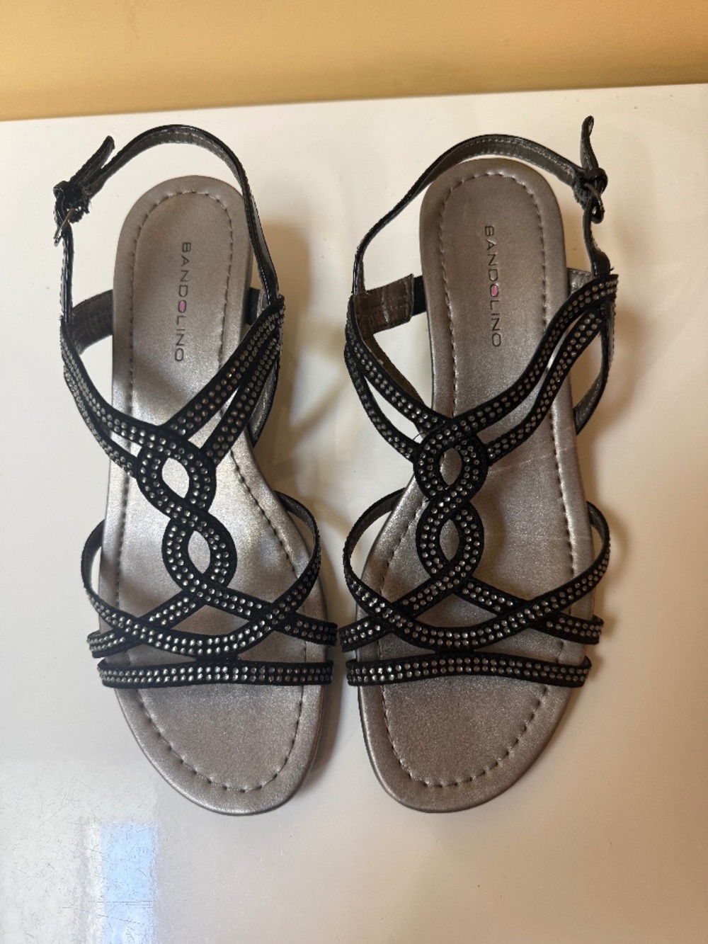 BANDOLINO BLACK PATENT LEATHER RHINESTONE STUDDED SANDALS, SIZE 8, EUC